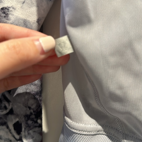 Lululemon Very Gently used Zip Up with Mesh back - Size 4 - Picture 5 of 5